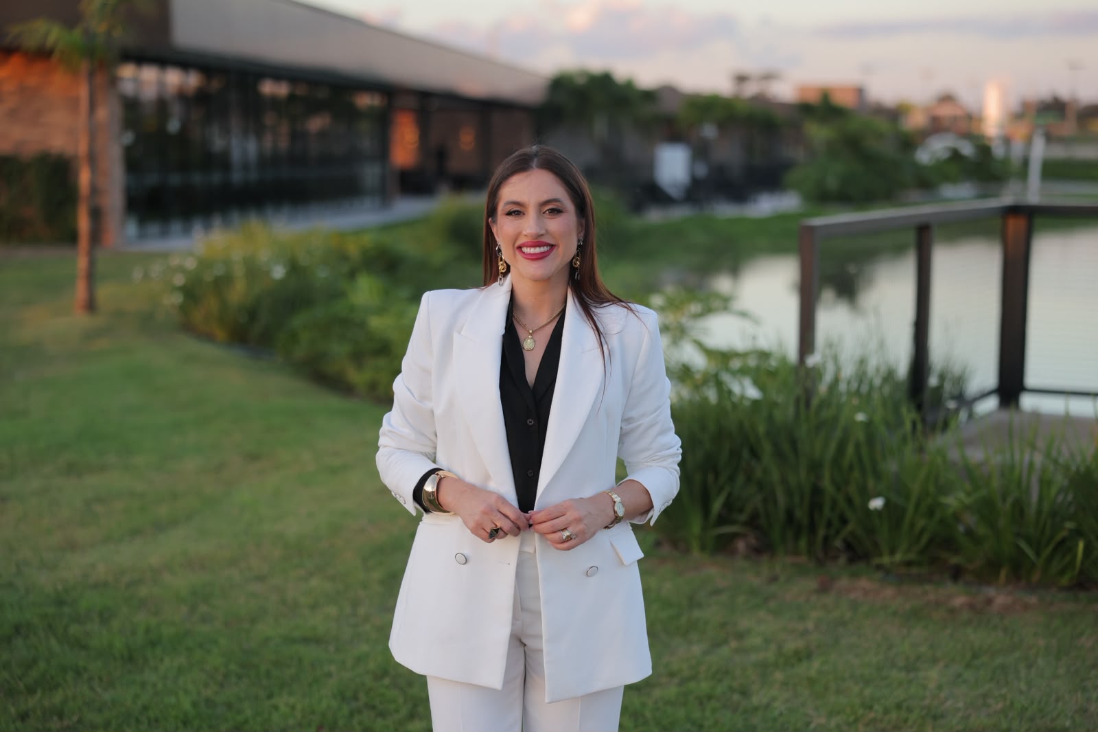 Juliana Mendes — corretora especialista em imóveis de alto padrão